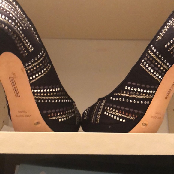 Heels - Picture 2 of 4